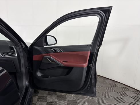 Used 2021 BMW X6 xDrive40i w/ M Sport Package image 43