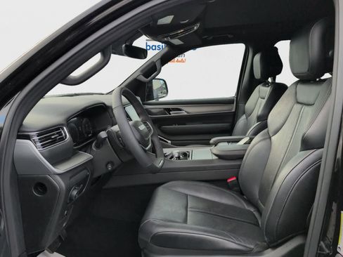 Used 2025 Jeep Wagoneer Series III w/ Premium Group I image 12