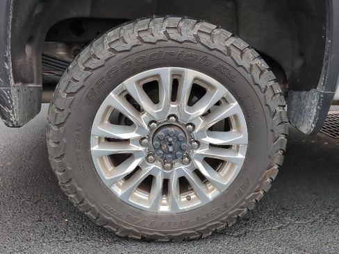 Used 2023 Chevrolet Silverado 2500 High Country image 8