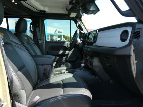 Used 2025 Jeep Wrangler Unlimited Sport AWD/4WD image 14