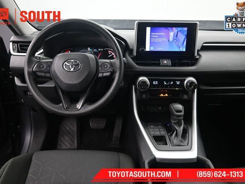 Used 2025 Toyota RAV4 XLE AWD/4WD image 11