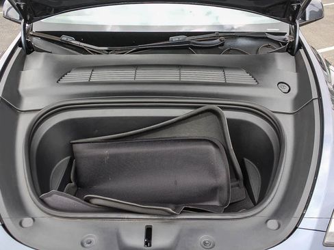 Used 2023 Tesla Model Y Long Range AWD/4WD image 34