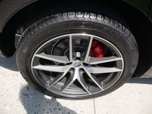 Certified 2023 Porsche Macan S AWD/4WD image 16
