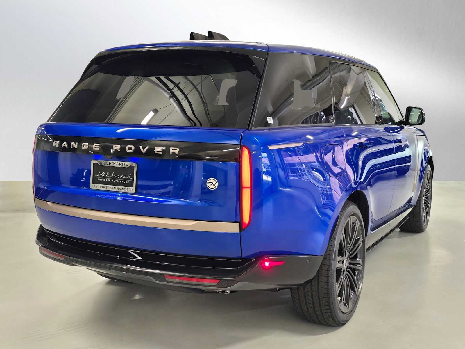 New 2025 Land Rover Range Rover SV AWD/4WD image 5