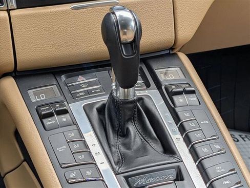 Used 2017 Porsche Macan AWD/4WD image 12