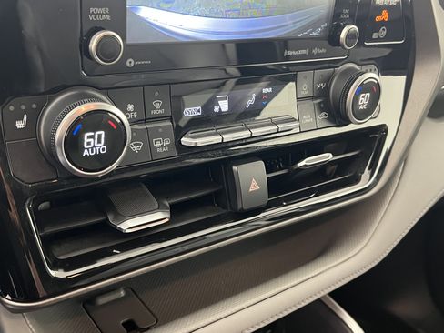 Used 2022 Toyota Highlander XLE image 33