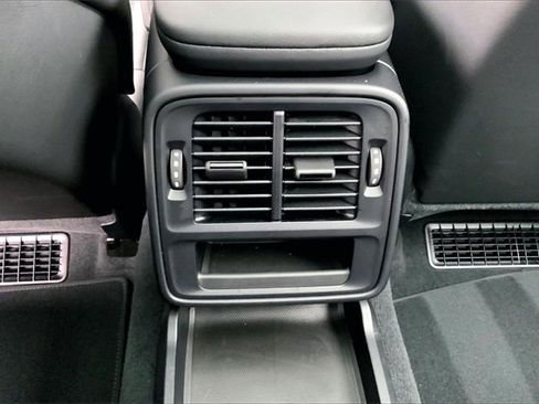 Used 2025 Porsche Taycan image 29