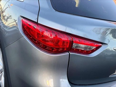Used 2015 INFINITI QX70 AWD w/ Premium Package image 30