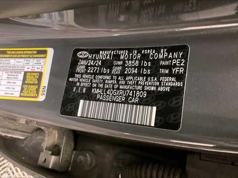 Used 2024 Hyundai Elantra SE image 25