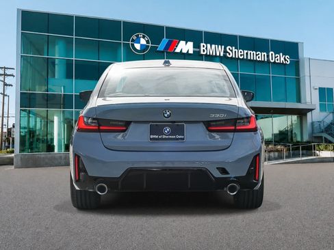 Used 2026 BMW 330i Sedan w/ M Sport Package RWD image 3