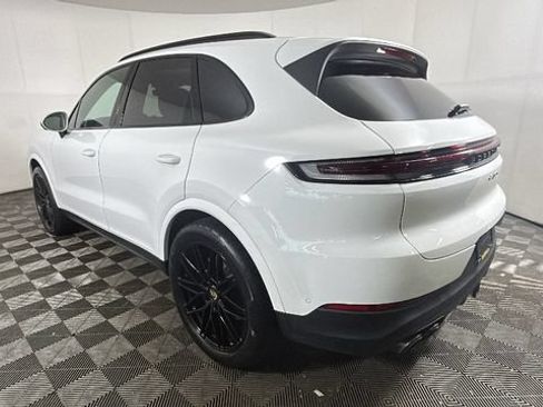 Used 2024 Porsche Cayenne AWD/4WD image 4
