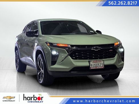 Used 2024 Chevrolet Trax RS FWD image 1