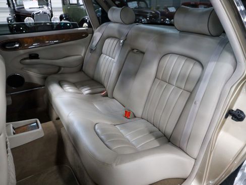 Used 2001 Jaguar XJ8 image 25