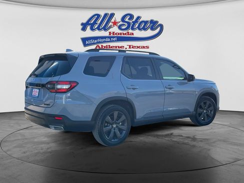 Used 2025 Honda Pilot Sport image 5