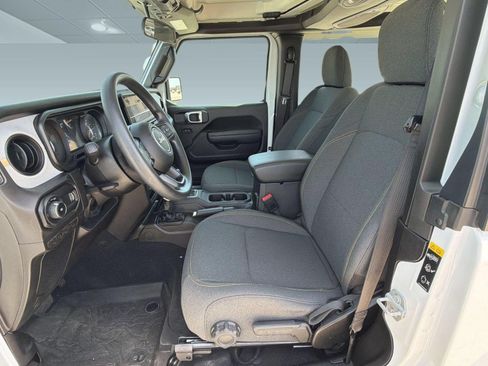 Used 2025 Jeep Wrangler Sport AWD/4WD image 5