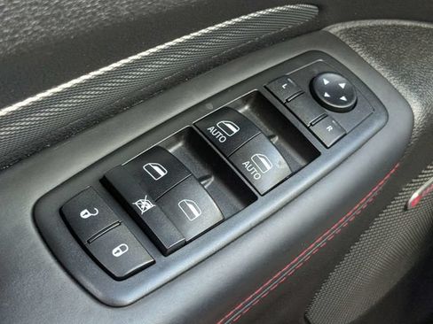 Used 2018 Dodge Durango R/T w/ Technology Group AWD/4WD image 23