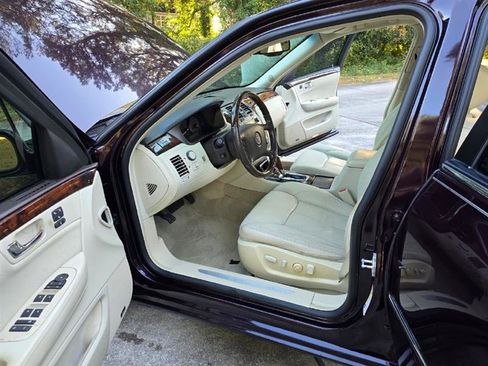 Used 2008 Cadillac DTS Luxury II image 27