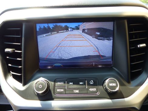 Used 2017 GMC Acadia SLT AWD/4WD image 32