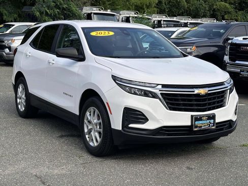 Used 2023 Chevrolet Equinox LS w/ LS Convenience Package AWD/4WD image 5