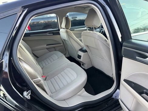 Used 2020 Ford Fusion SE image 31