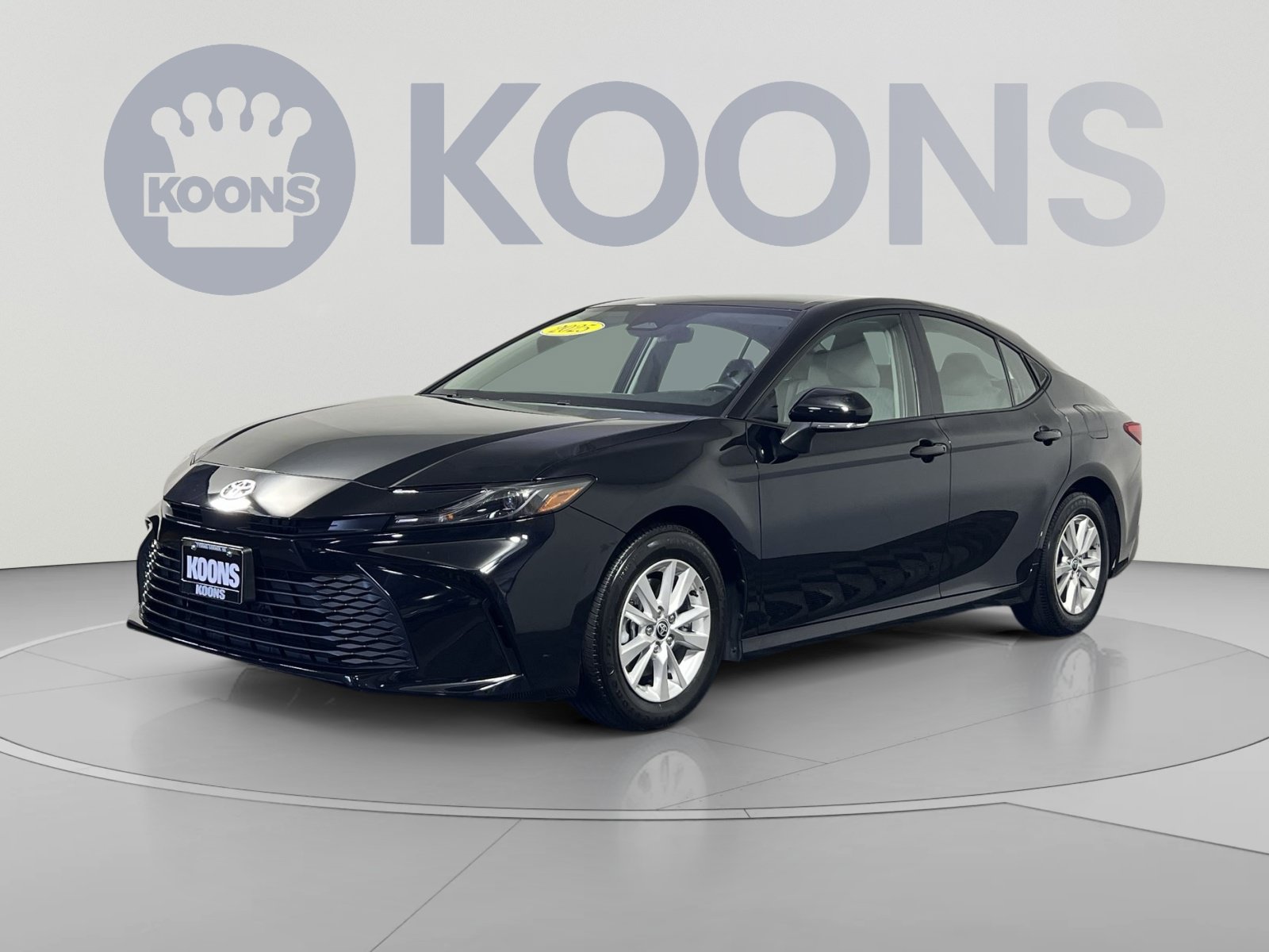 Used 2025 Toyota Camry LE w/ Convenience Package FWD image 1