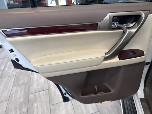 Used 2015 Lexus GX 460 w/ Premium Package image 27