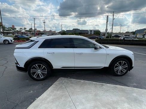 Used 2024 Cadillac Lyriq Luxury AWD/4WD image 4