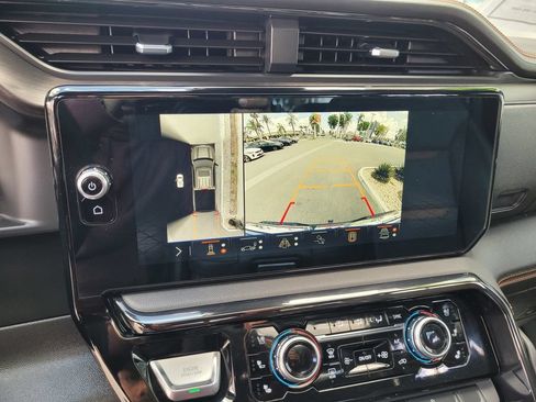 Used 2024 GMC Sierra 1500 AT4 w/ Technology Package AWD/4WD image 19