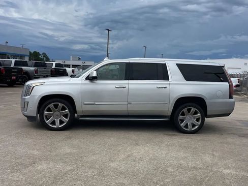 Used 2017 Cadillac Escalade ESV Luxury AWD/4WD image 3