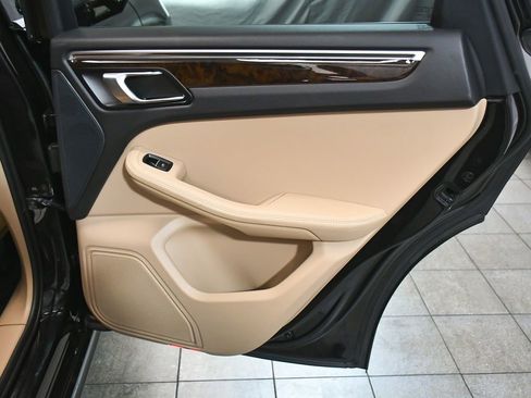 Used 2023 Porsche Macan AWD/4WD image 12