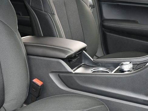 Used 2025 Jeep Grand Cherokee Laredo image 37