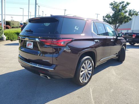 Used 2022 Chevrolet Traverse Premier FWD image 4