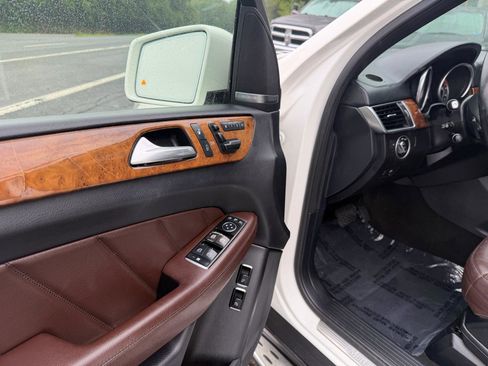 Used 2015 Mercedes-Benz GL 450 4MATIC image 12