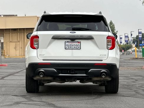 Used 2023 Ford Explorer XLT w/ Equipment Group 202A AWD/4WD image 8