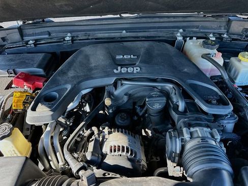 Used 2021 Jeep Gladiator Overland image 29