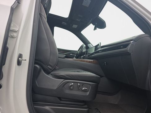 Used 2024 Cadillac Escalade Premium Luxury Platinum w/ LPO, Floor Liner Package AWD/4WD image 19