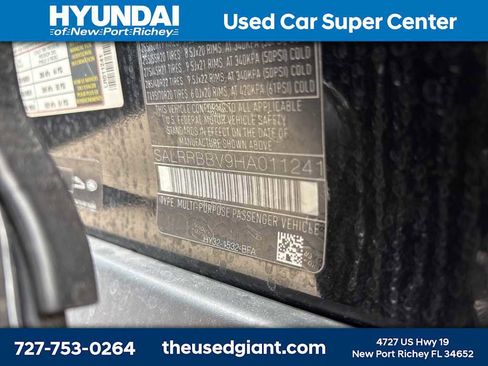 Used 2017 Land Rover Discovery HSE image 15