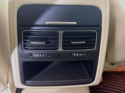 Used 2011 Volkswagen Touareg Sport image 25