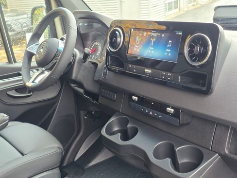 New 2026 Mercedes-Benz Sprinter 2500 image 18