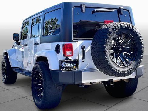 Used 2018 Jeep Wrangler Unlimited Sahara w/ Connectivity Group image 12