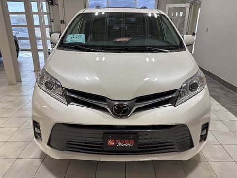 Used 2019 Toyota Sienna XLE image 6