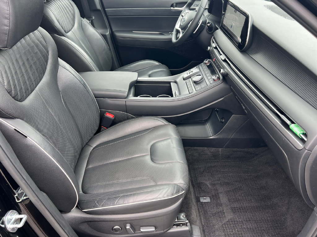 Used 2023 Hyundai Palisade Limited w/ Winter Package FWD image 15