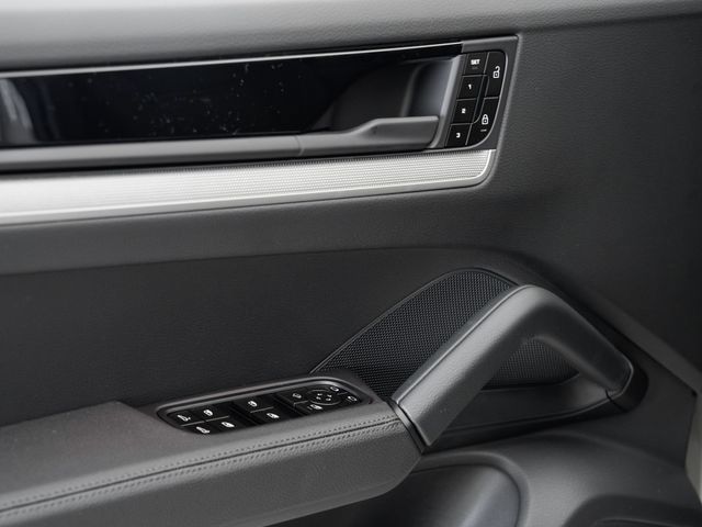 Certified 2026 Porsche Cayenne Coupe AWD/4WD image 7