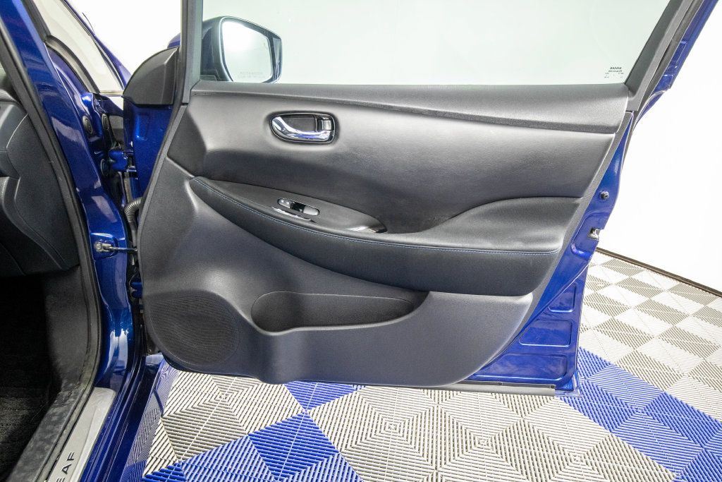 Used 2019 Nissan Leaf SV w/ SV Technology Package FWD image 15