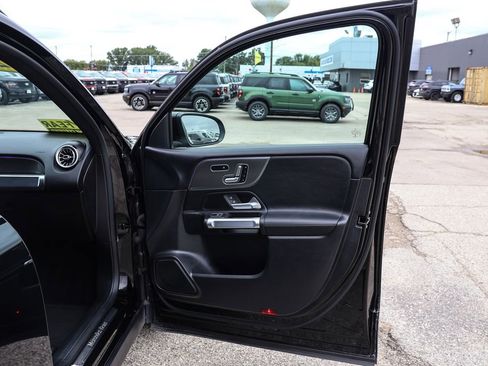 Used 2021 Mercedes-Benz GLB 250 image 16