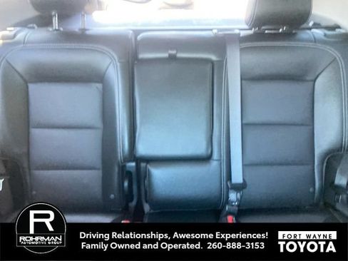 Used 2023 GMC Terrain SLT w/ Tech Package AWD/4WD image 9