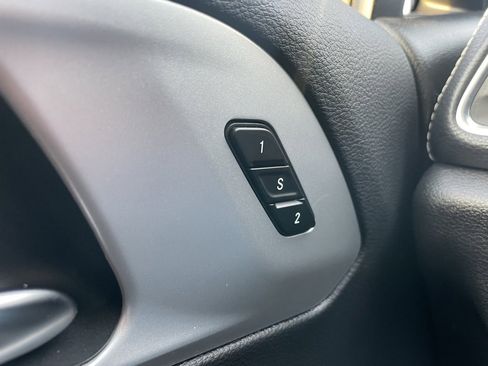 Used 2025 Chrysler Pacifica Limited image 28