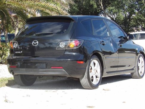 Used 2004 MAZDA MAZDA3 s w/ Moonroof & 6-CD Pkg image 9