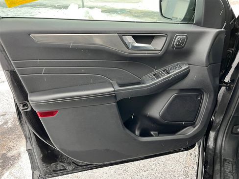 Used 2022 Ford Escape Titanium w/ Class II Trailer Tow Package image 18