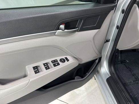 Used 2019 Hyundai Elantra SE FWD image 9